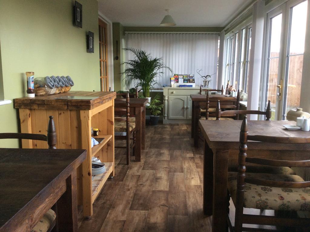 Acer Lodge Bed & Breakfast Mundford ภายนอก รูปภาพ