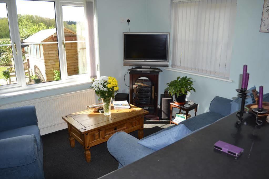 Acer Lodge Bed & Breakfast Mundford ภายนอก รูปภาพ