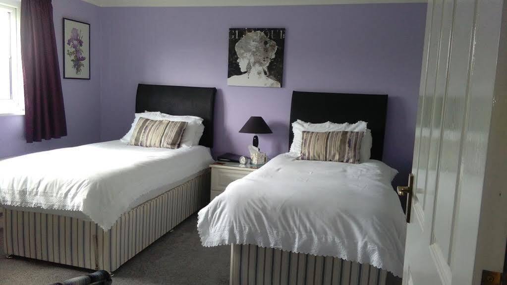 Acer Lodge Bed & Breakfast Mundford ภายนอก รูปภาพ